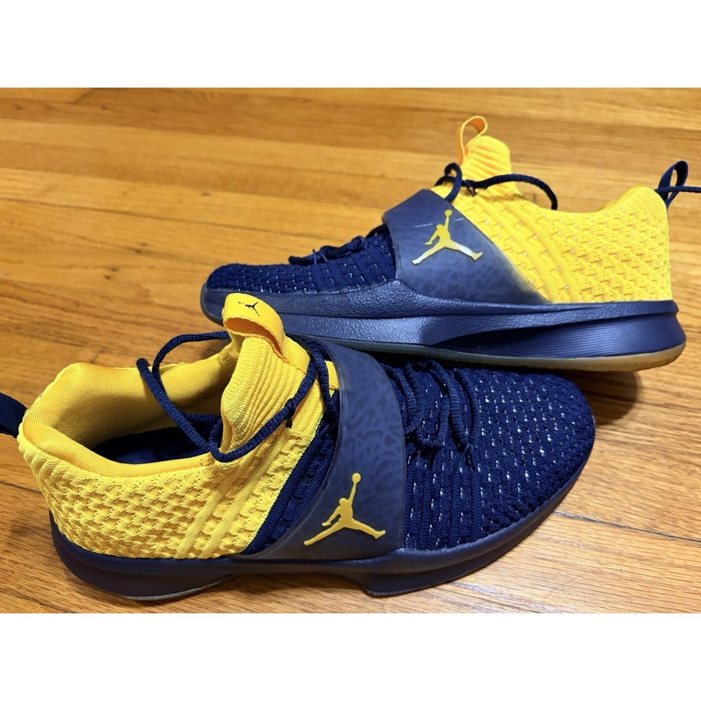 NIKE Air Jordan MICHIGAN Trainer 2 Flyknit Blue/Maize 921210-407 Mens Size 12